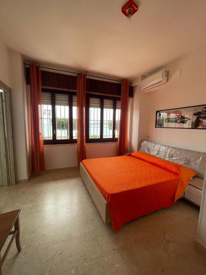 La Finestra Sul Mare B&B Crotone Kültér fotó
