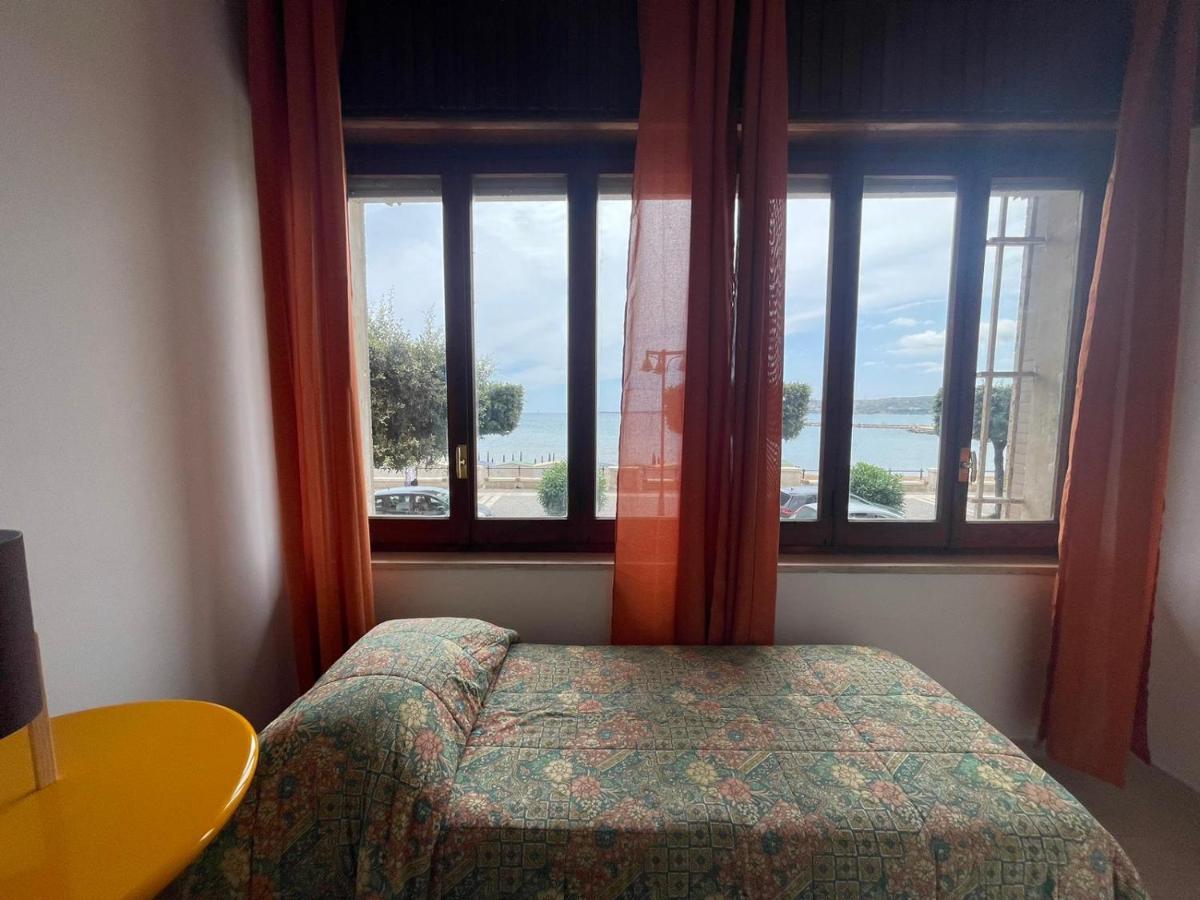 La Finestra Sul Mare B&B Crotone Kültér fotó