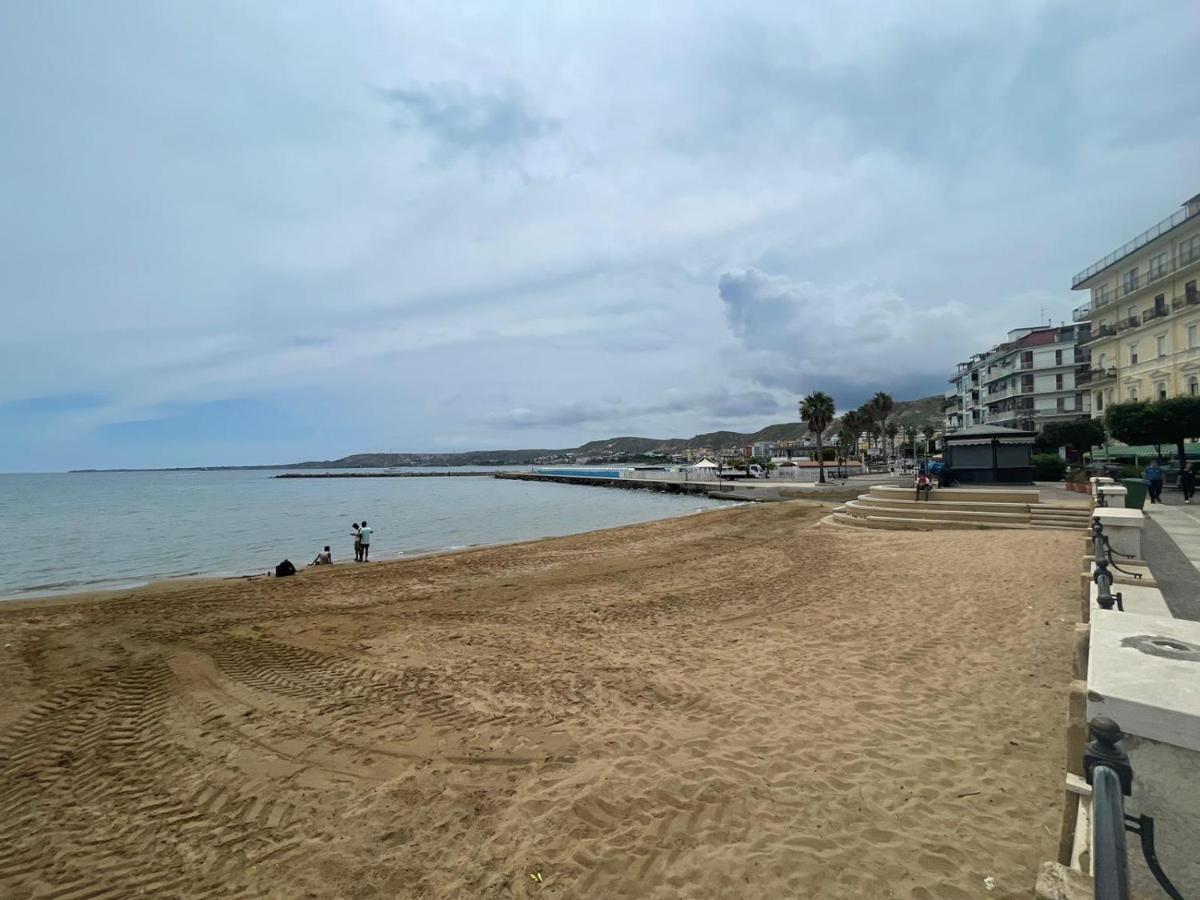 La Finestra Sul Mare B&B Crotone Kültér fotó